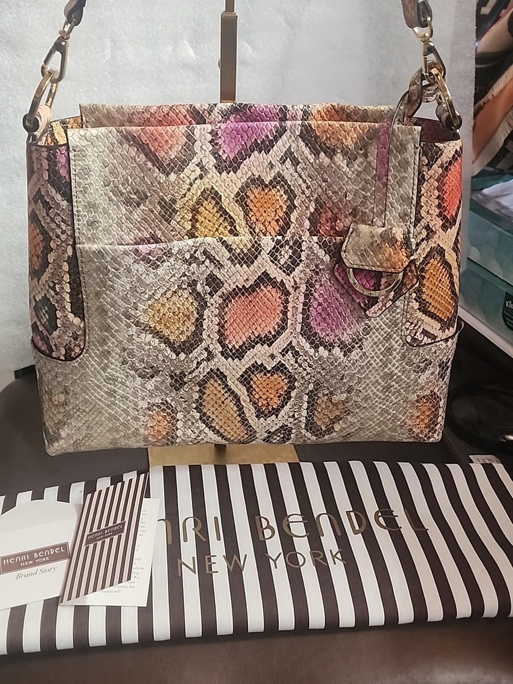 Henri Bendel Leather Crossbody/ Shoulder Bag Like New Condition - Picture 16 of 17